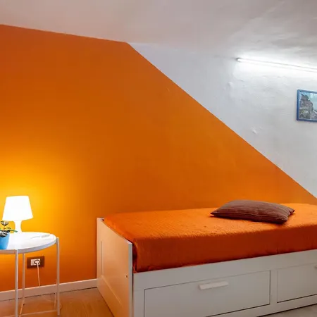 Guesthost - Caronda Mezzanine